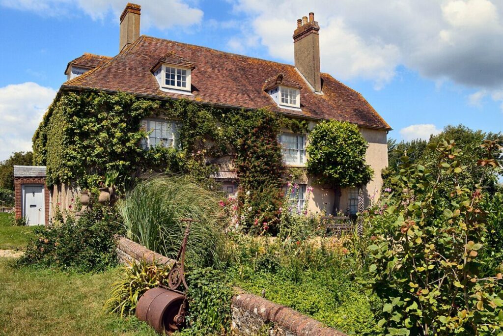 charleston farmhouse exterior, cottage covered in overgrown vines, in lewes uk, creative commons license