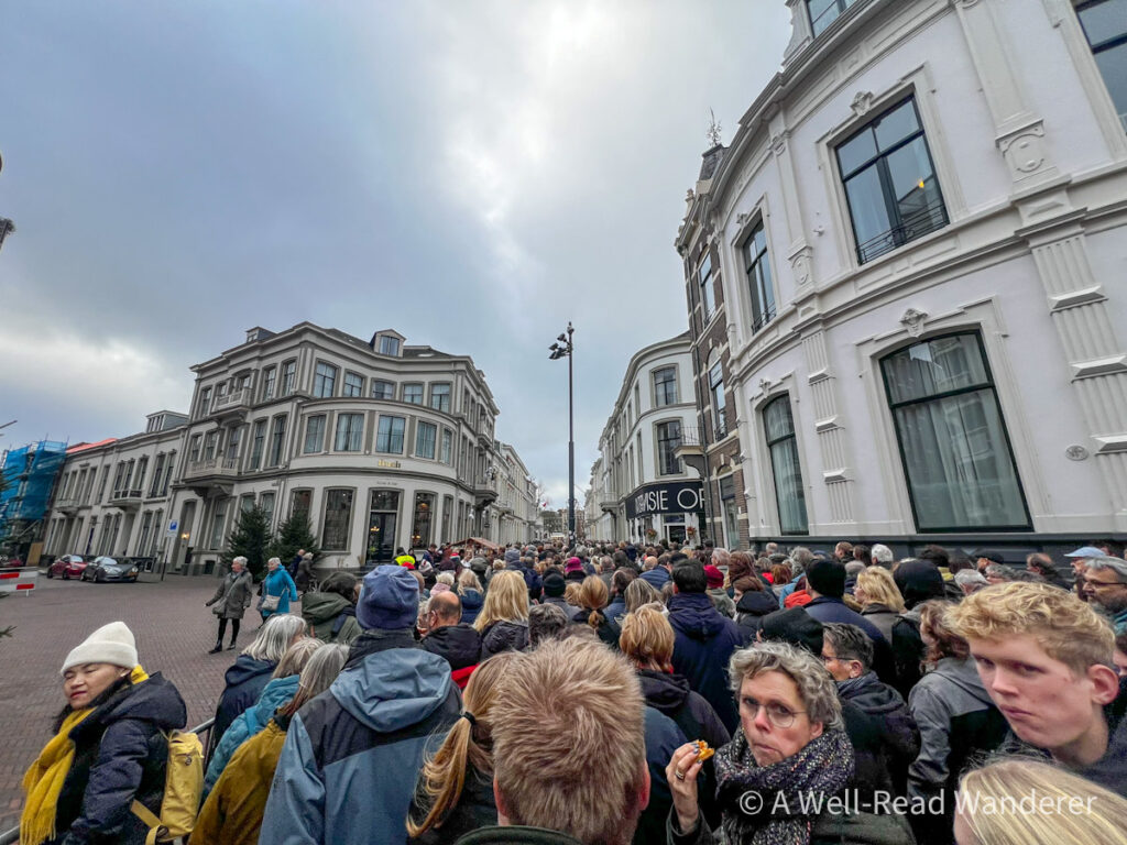 the massive queue to get into the deventer dickens festijn